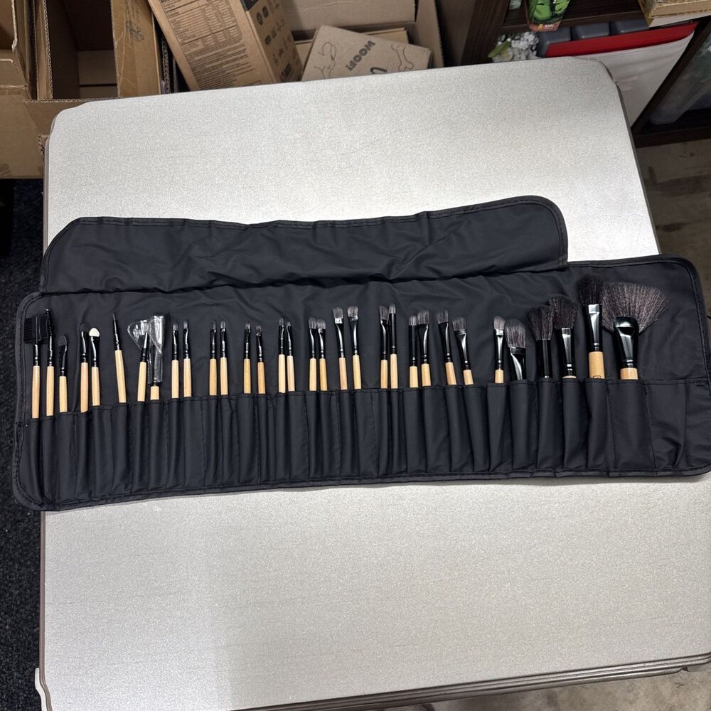 32 Piece Makeup Brush Set With Carrying Case